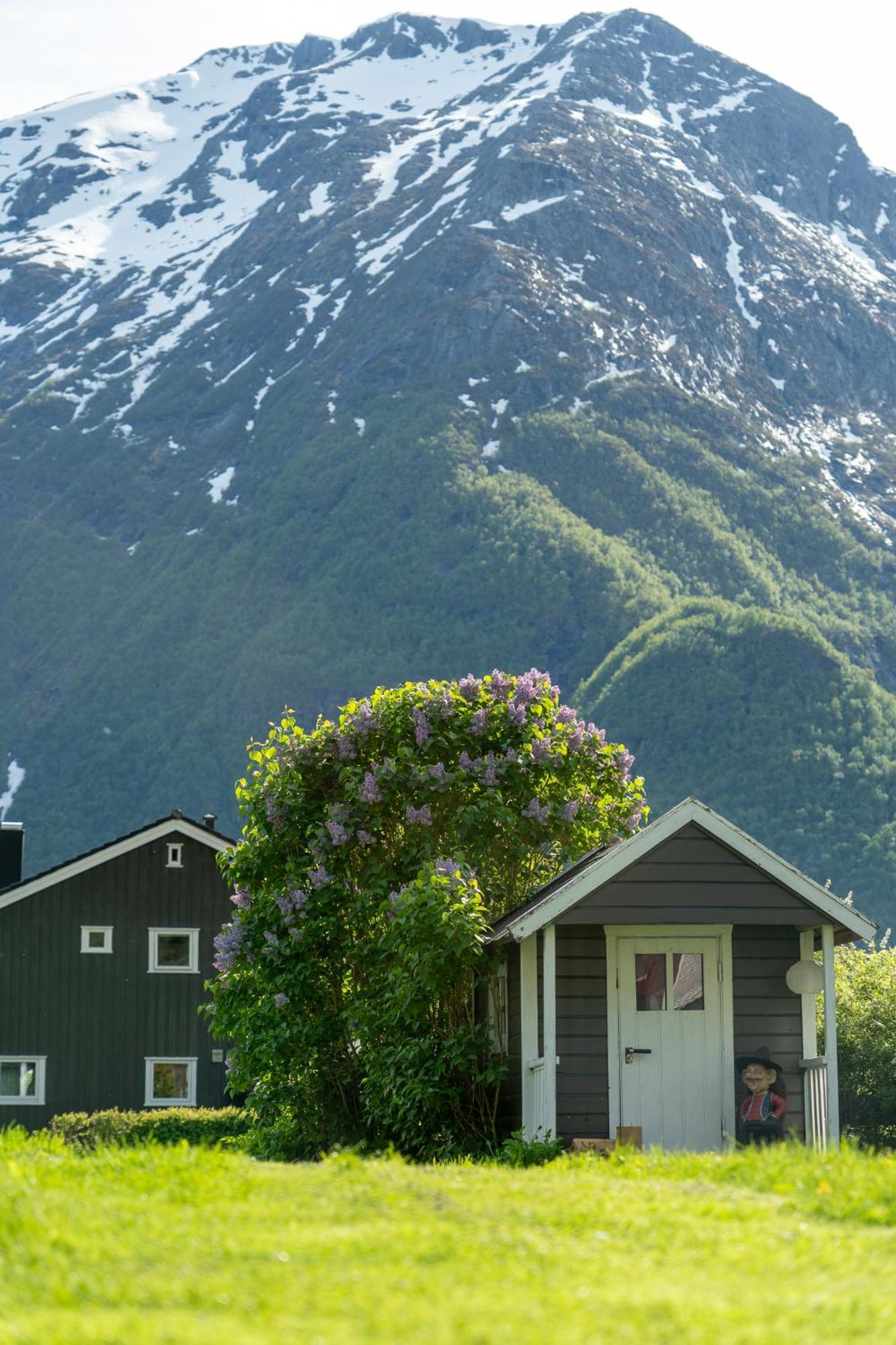 Lovely Underground Flat Andalsnes Apartman Kültér fotó