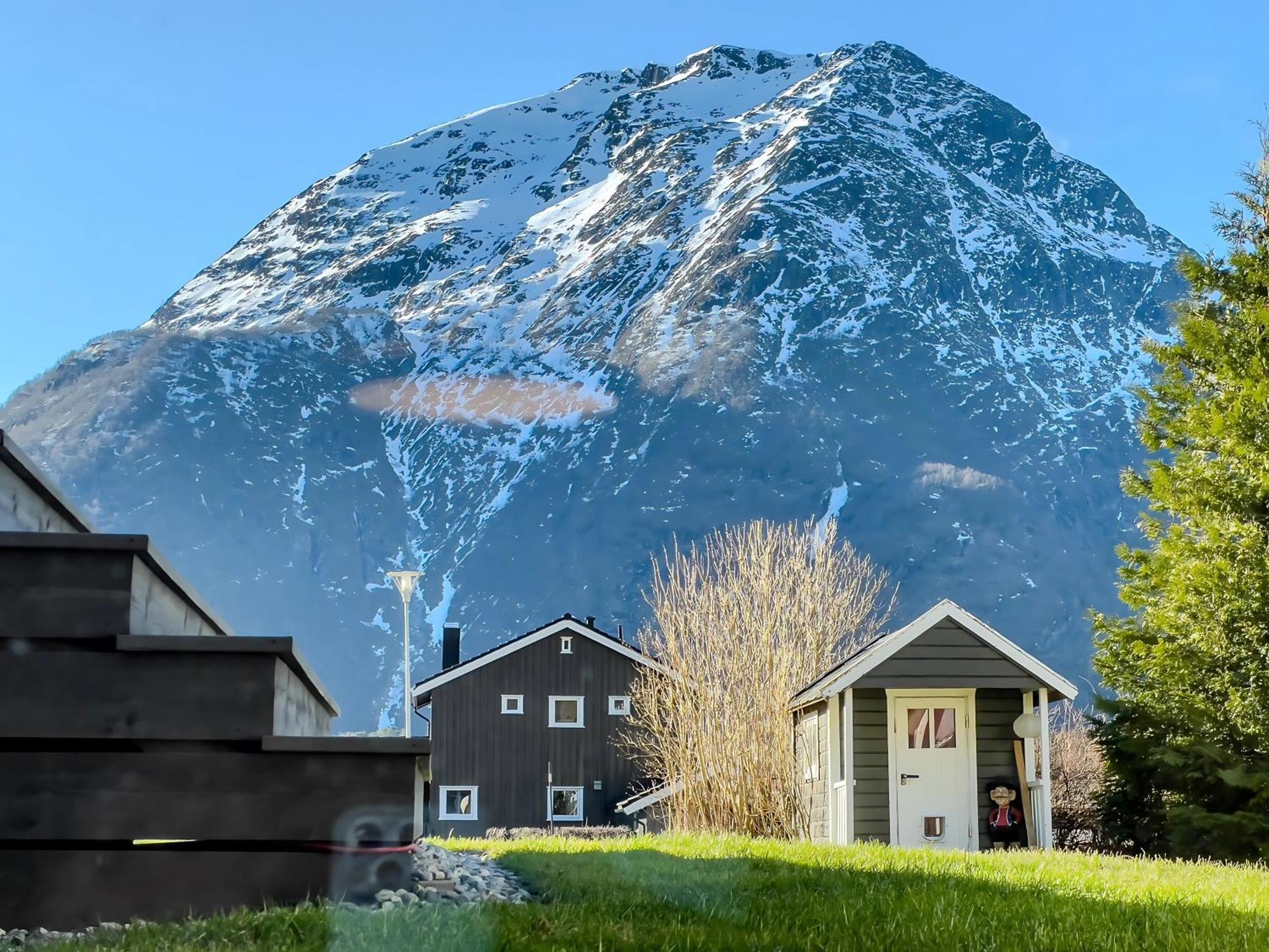Andalsnes Underground Flat Apartman Kültér fotó